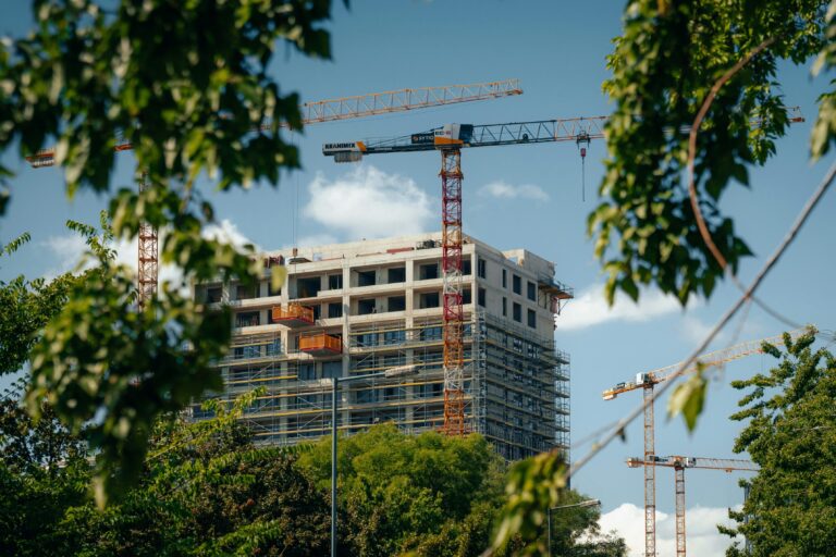 Zhvillimi urban përfshin çdo ndërhyrje që përmirëson infrastrukturën fizike, sociale dhe ekonomike të një zone të caktuar.