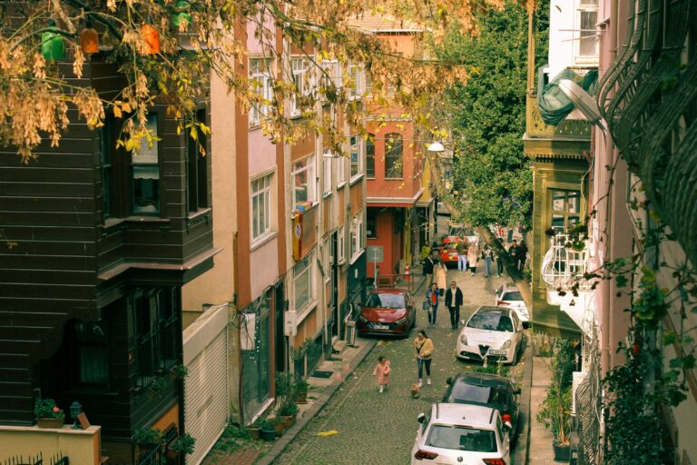 Zhvillimi urban shpesh ndodh në periferi ose zona që për një kohë të gjatë kanë qenë të nënvlerësuara.